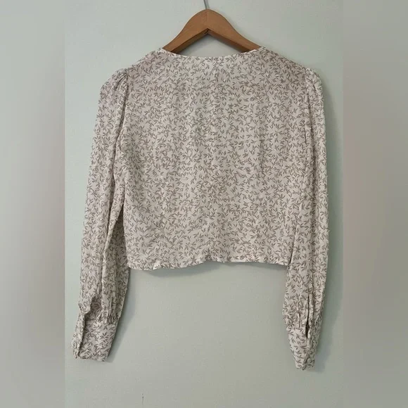 SKYLAR + MADISON 💯 Rayon Cream Cropped Long Sleeve Floral Button-Up Blouse - Picture 3 of 12